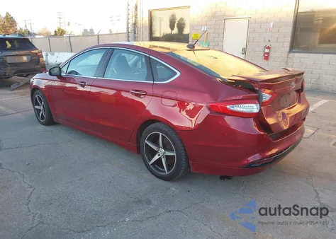 2015 Ford Fusion Hybrid Titanium z USA, uszkodzony, nr VIN 3FA6P0RU8FR306275